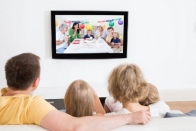Діти і телевізор: що дивитися, в якому віці, скільки - і чи можна дивитися  дитині телевізор взагалі? | Діти